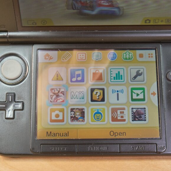 Nintendo 3DS XL / Handheld Gaming Console / With Mario Kart 7 / Tested & Working - Picture 9 of 11